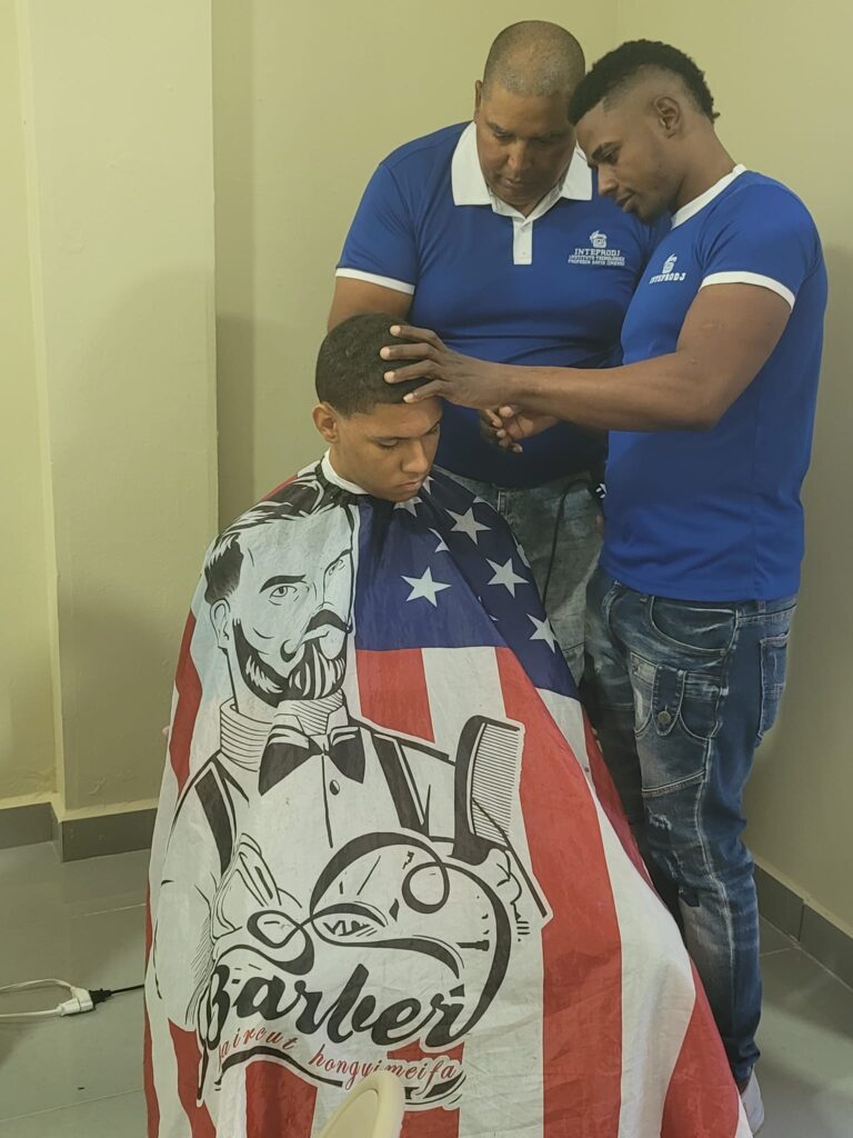 Peluqueria 768x1024