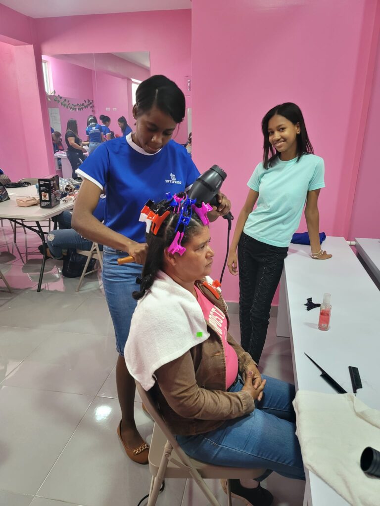 Salon 768x1024